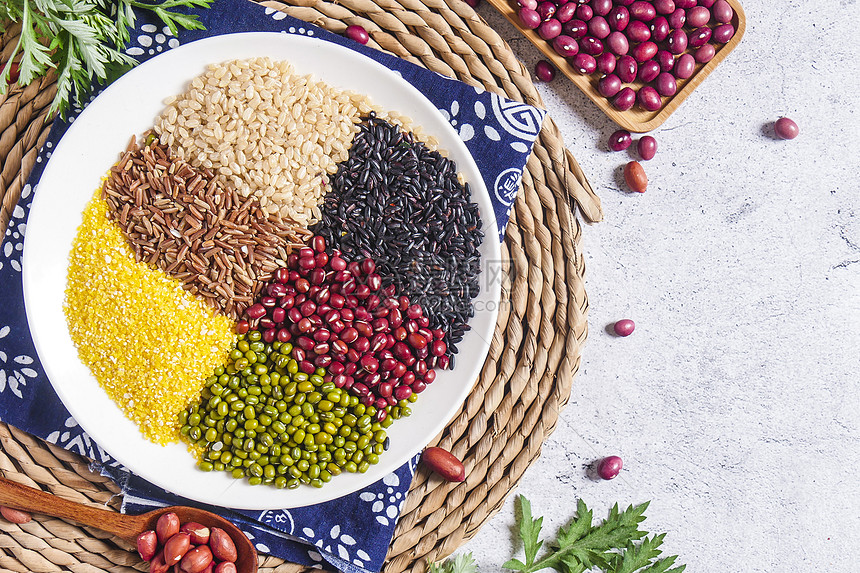 港北区:拼搏实干出新彩