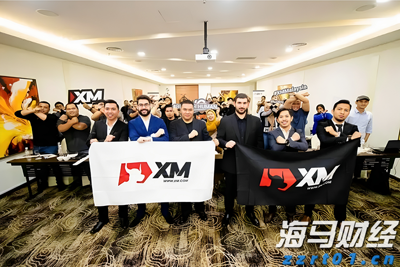  中国驻法使馆举行法国友人捐赠抗战历史照片交接仪式